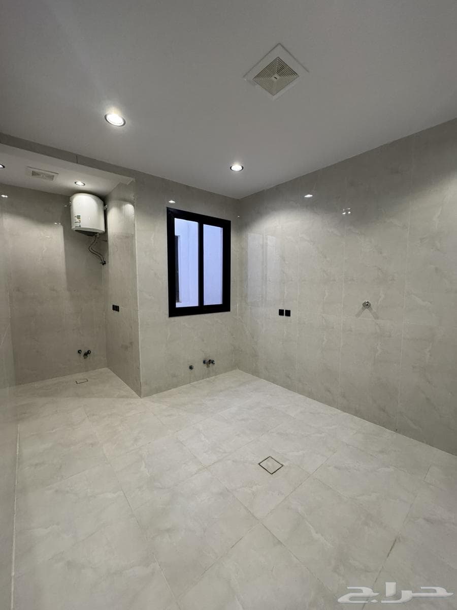 6 bedroom apartment in Al Janadriyah 9