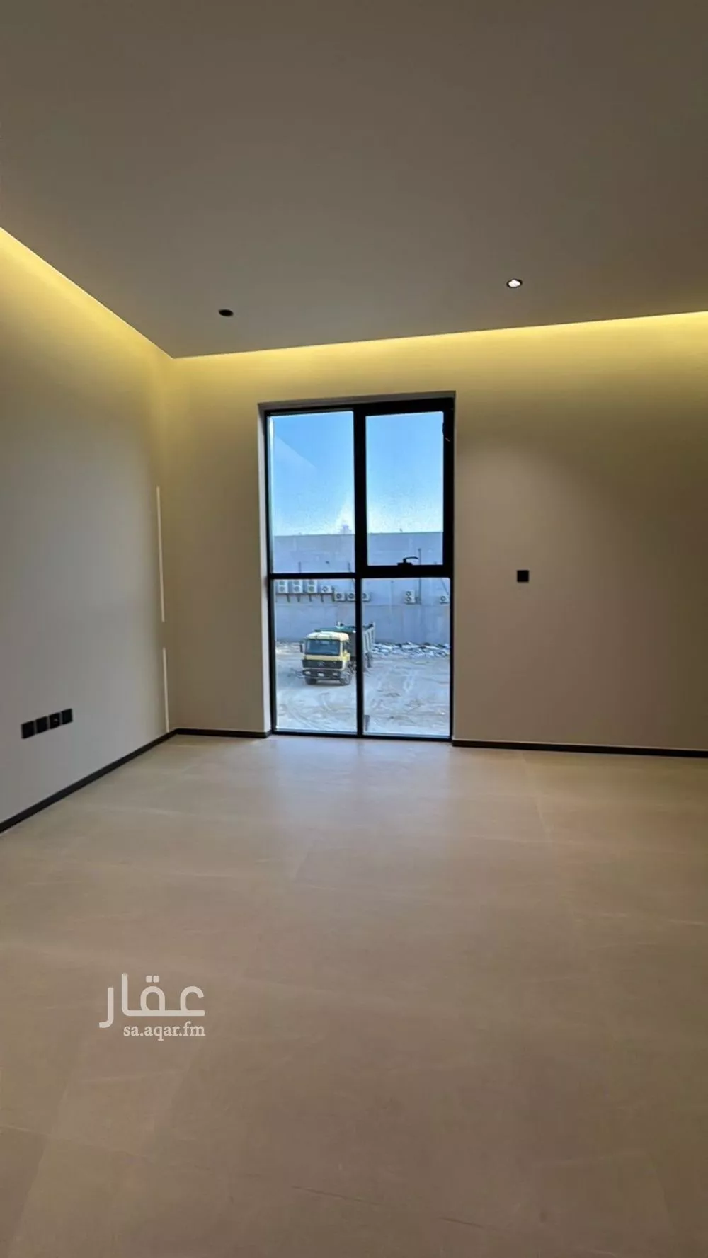 فيلا 5 غرف في العارض 10