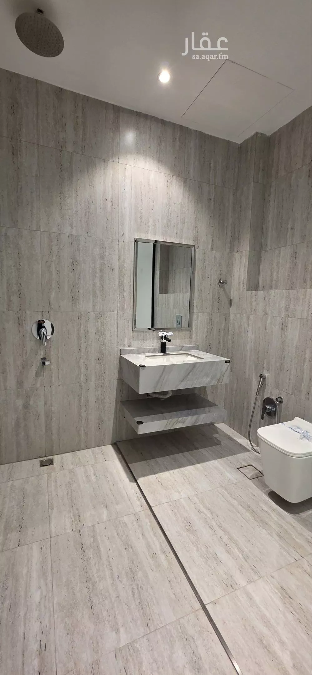 فيلا 6 غرف في العارض 9