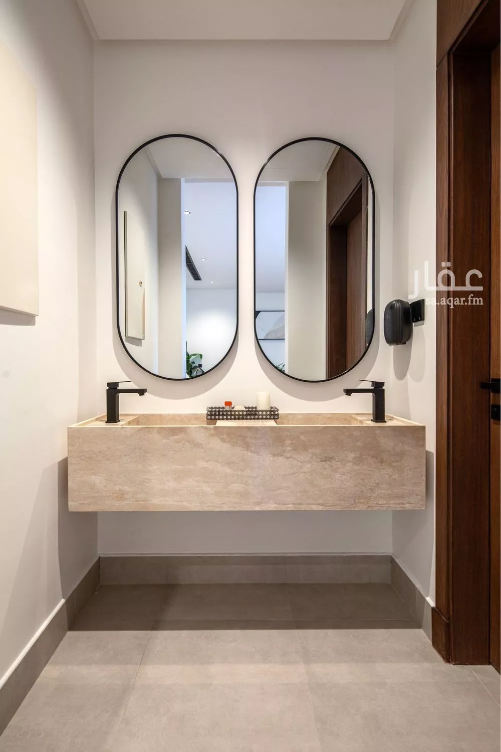 فيلا 5 غرف في العارض 9