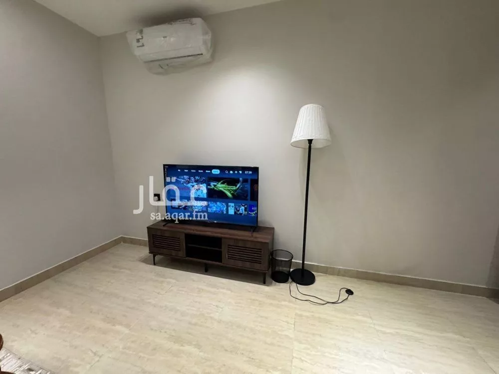 2 bedroom apartment in Al Hamra, Eastern Province 7